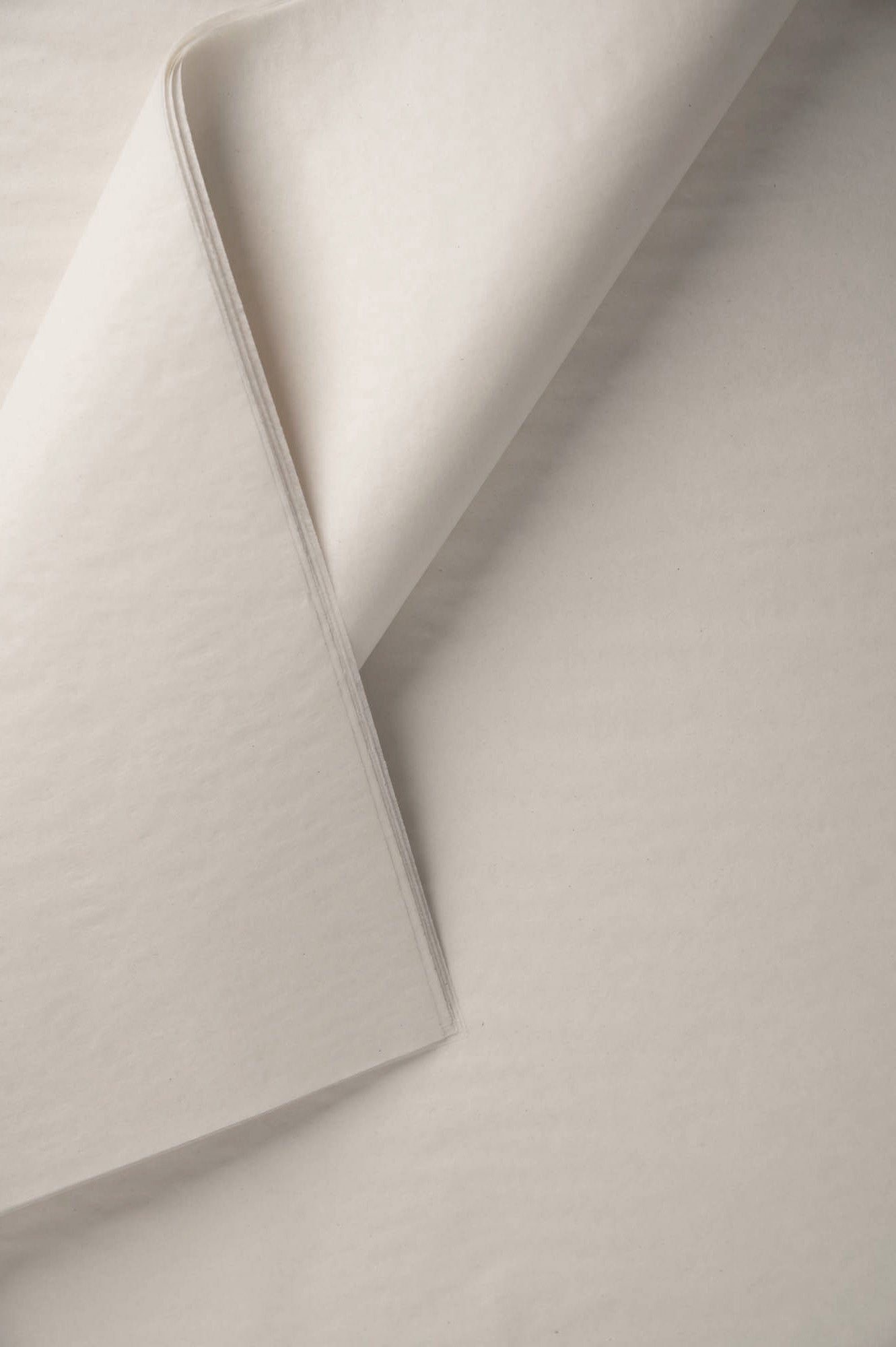 Bijeli papir za zamatanje / 75x50 cm / 18 g/m²