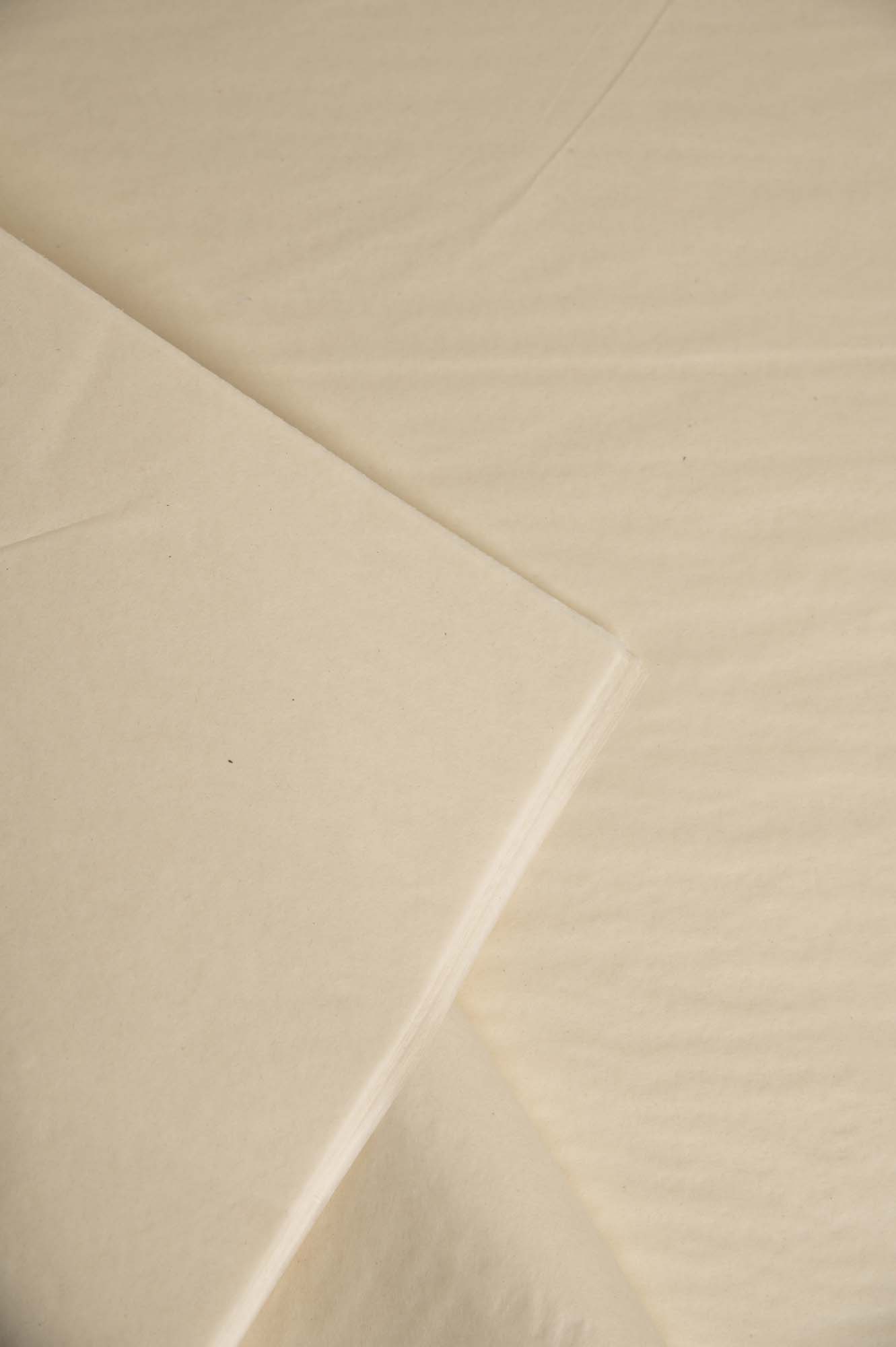 Papir za zamatanje boje vanilije / 75x50 cm / 18 g/m²