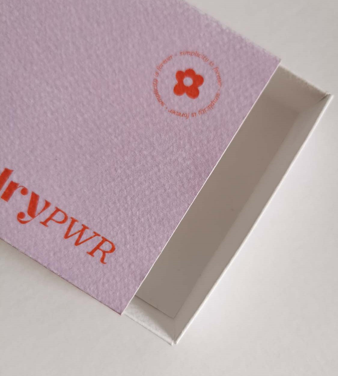 Majhne kartonske škatle "predalnik"