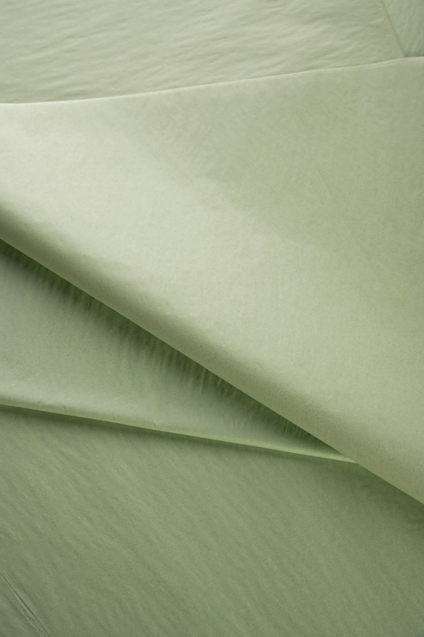 Pastelno zeleni papir za zamatanje / 75x50 cm / 18 g/m²