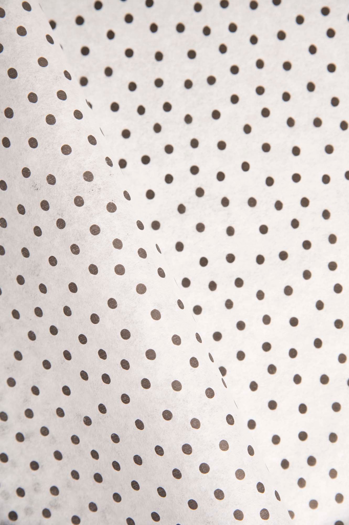Papir za zamatanje s malim točkicama / 75x50 cm / 18 g/m²