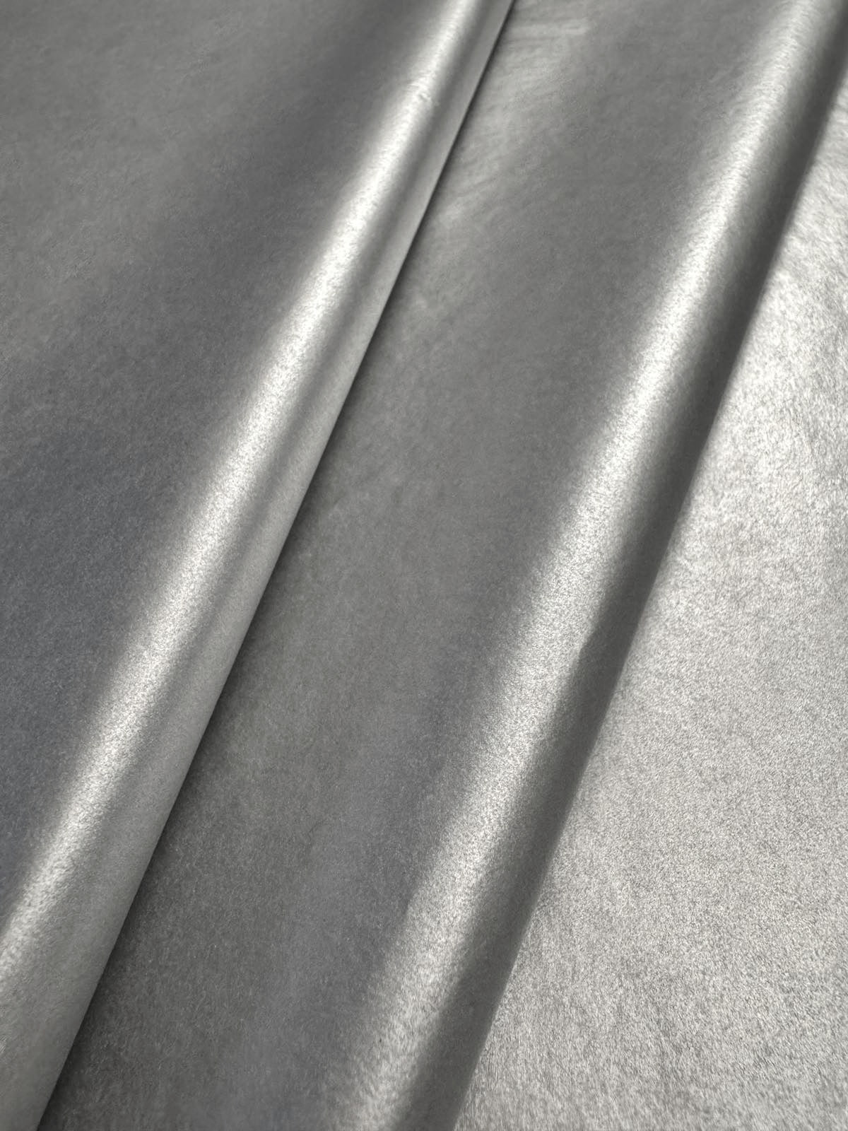 Srebrni papir za zamatanje / 75 x 50 cm / 18 g/m²