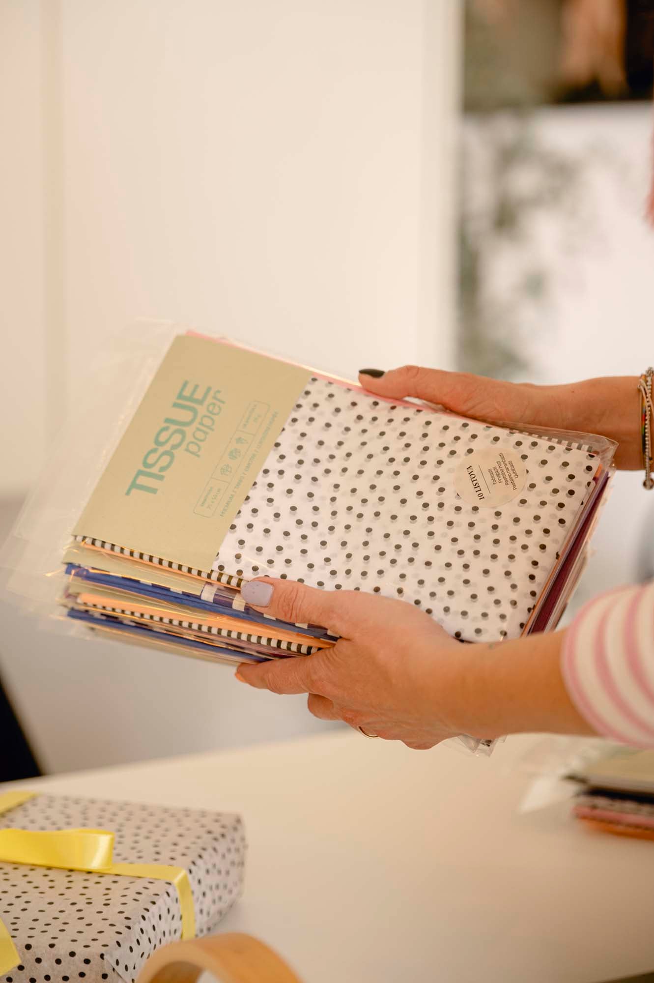 Tissue papir - ukrasni tanki papir za zamatanje - pakiranje 10 listova