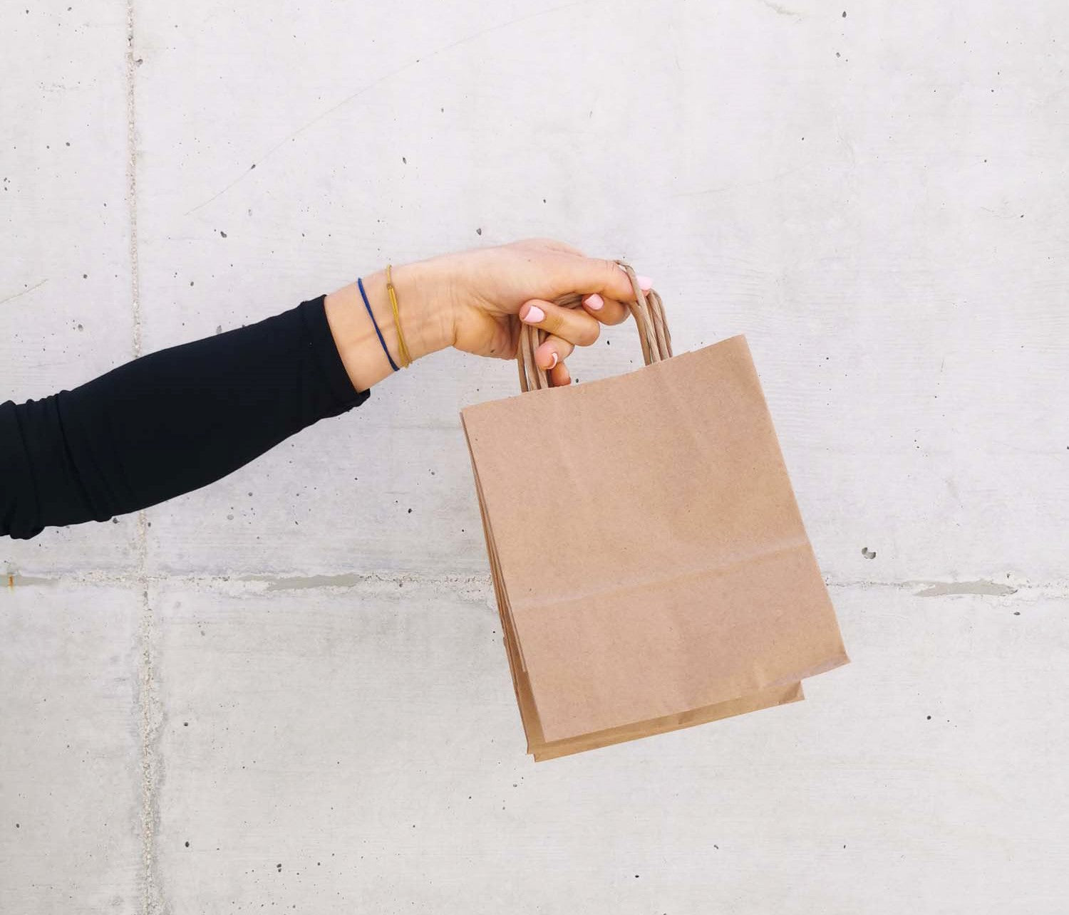 Smeđe papirnate vrećice s ručkom