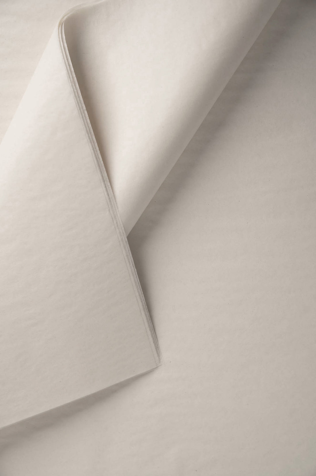 Bijeli papir za zamatanje / 75x50 cm / 18 g/m²