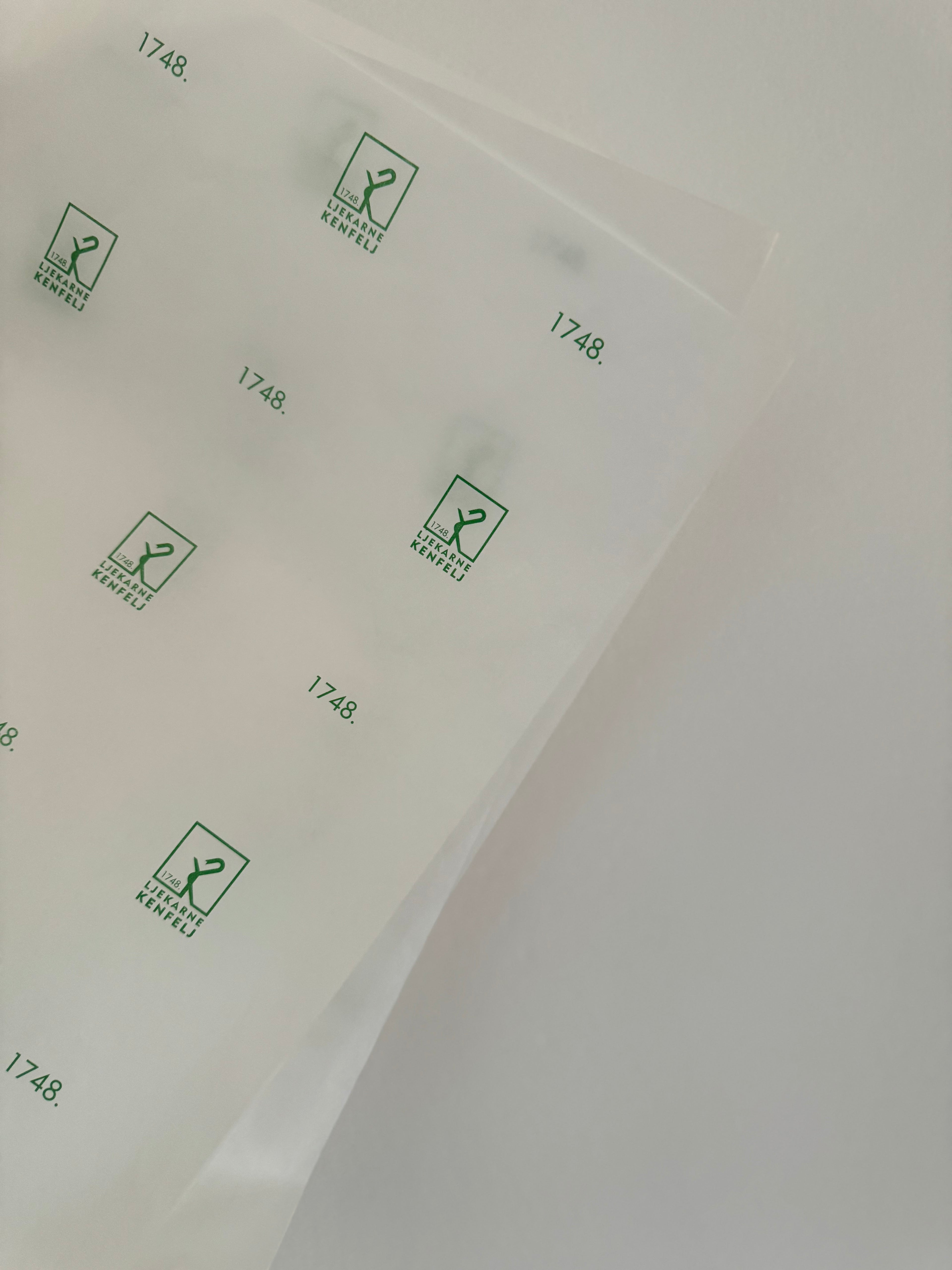 Papir za zamatanje s tiskom po izboru / 35 g/m²