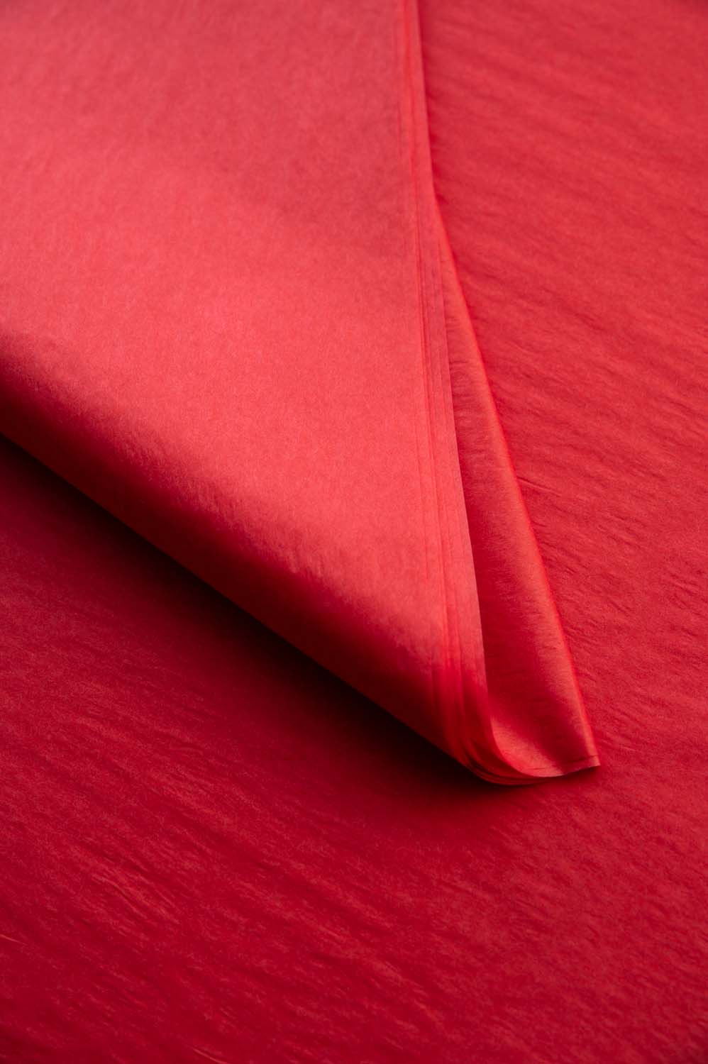 Crveni papir za zamatanje / 75x50 cm / 18 g/m²