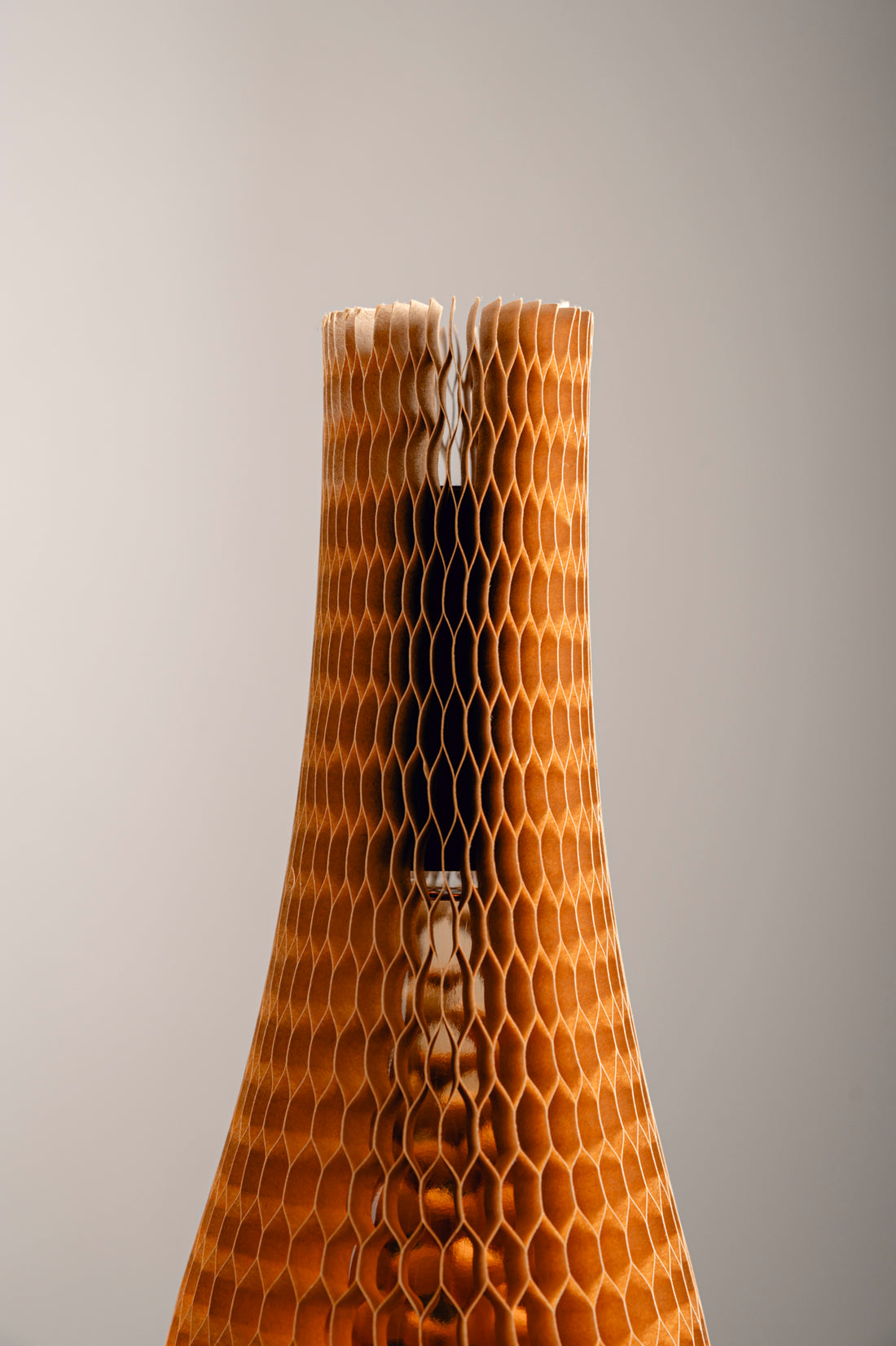 Zaštita za boce / omot od saćastog papira / 35 cm