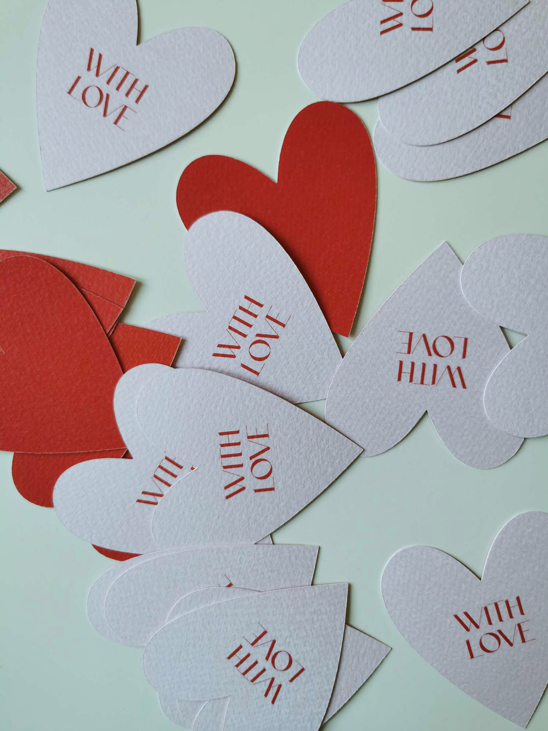 Privjesnice, kartončići u obliku srca / &quot;With love&quot;