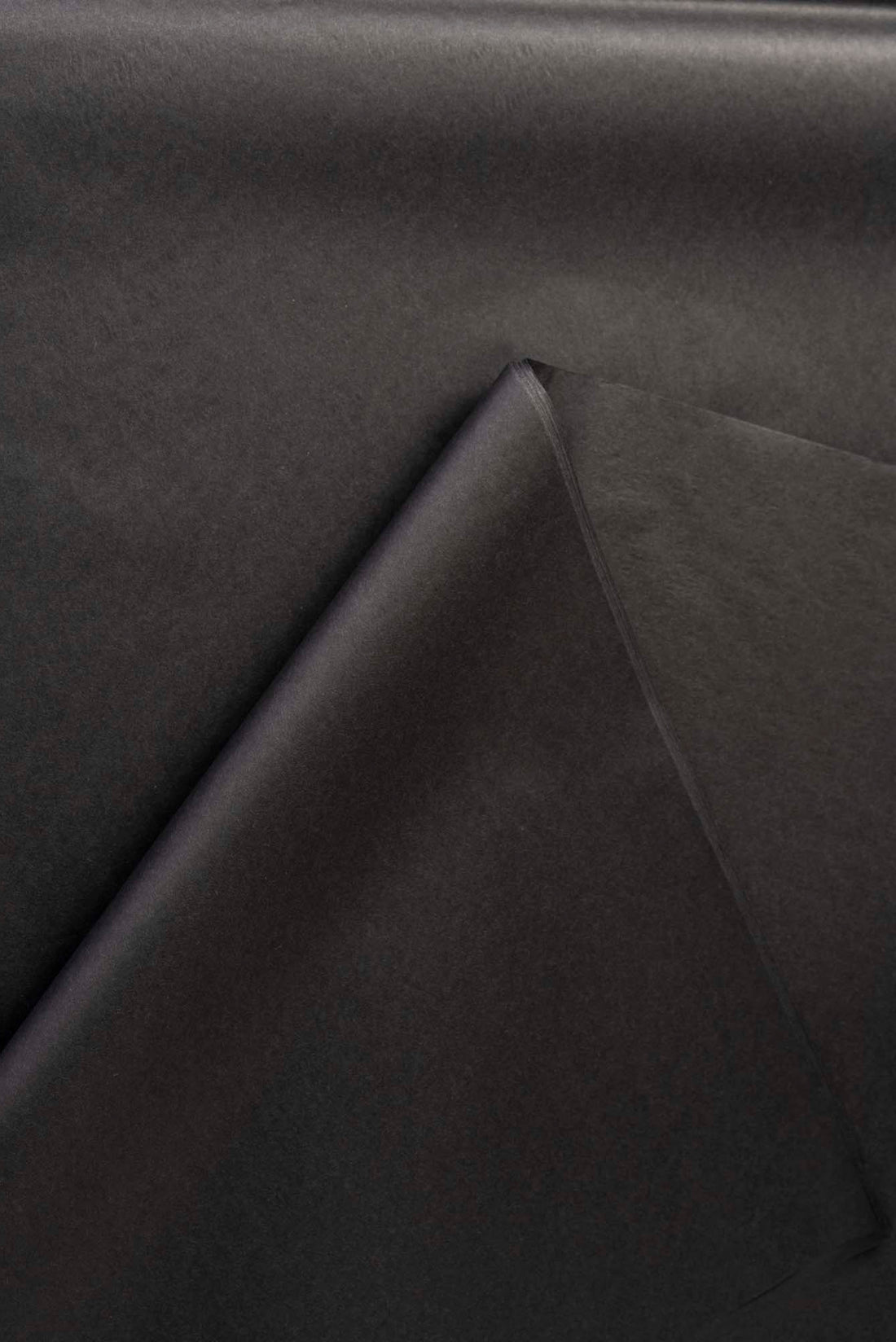 Crni papir za zamatanje / 75x50 cm / 18 g/m²